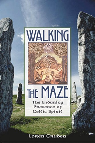 Imagen de archivo de Walking the Maze : The Enduring Presence of Celtic Spirit a la venta por Better World Books