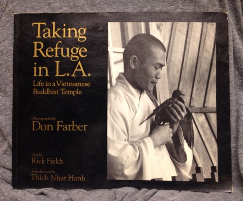 Imagen de archivo de Taking Refuge in L. A. : Life in a Vietnamese Buddhist Temple a la venta por Better World Books