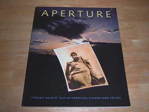 9780893816100: Strong Hearts: Native American Visions and Voices: Issue 139 (Aperture Magazine S.)