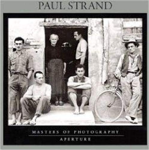 Imagen de archivo de Paul Strand: Masters of Photography Series a la venta por ThriftBooks-Atlanta