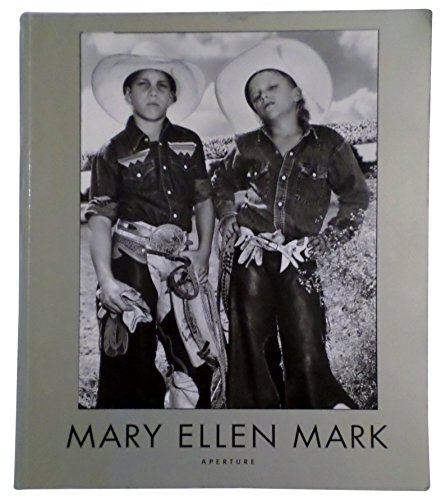 Beispielbild fr Mary Ellen Mark: American Odyssey, 1963-1999 zum Verkauf von Sequitur Books