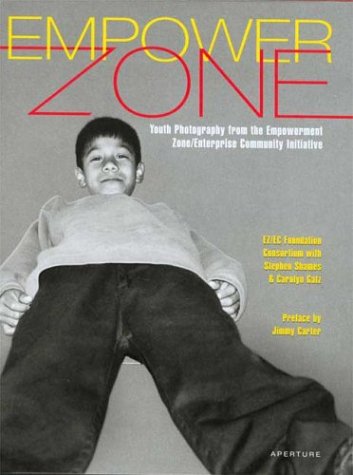 Beispielbild fr Empower Zone : Photographs by Teenagers Living in Empowerment Zones and Enterprise Communities zum Verkauf von Daedalus Books