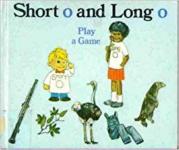 Imagen de archivo de Short "o" and Long "o" Play a Game : Sound Box Library Series a la venta por Books of the Smoky Mountains