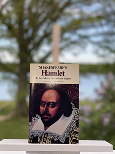 Beispielbild fr Hamlet (Shakespeare Parallel Text Series) zum Verkauf von Half Price Books Inc.