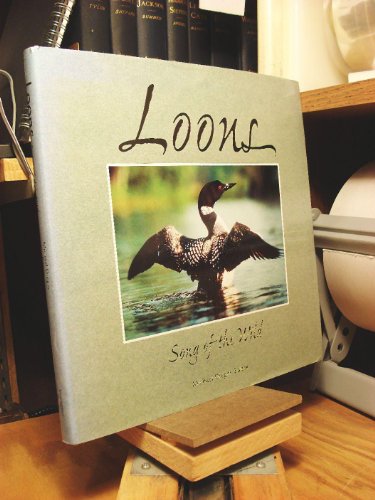 9780896582798: Loons: Song of the Wild : An Anthology of Writing, Photography, and Art from Throughout the World