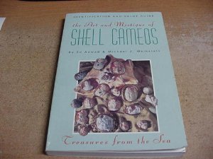 The Art and Mystique of Shell Cameos: Identification and Value Guide (9780896890794) by Aswad, Ed. / Weinstein, Michael