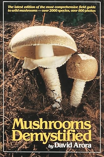 Imagen de archivo de Mushrooms Demystified: A Comprehensive Guide to the Fleshy Fungi a la venta por A Cappella Books, Inc.