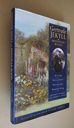 Imagen de archivo de Gertrude Jekyll at Munstead Wood: Writing, Horticulture, Photography, Homebuilding a la venta por The Maryland Book Bank