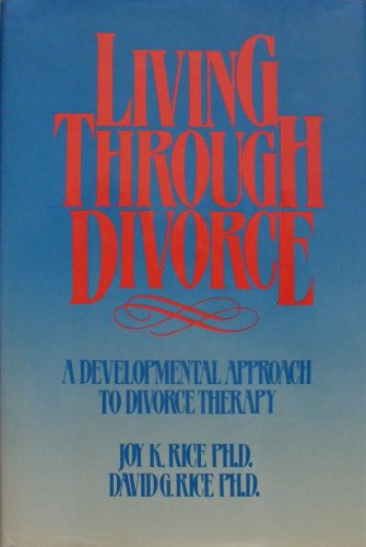 Imagen de archivo de Living Through Divorce : A Developmental Approach to Divorce Therapy a la venta por Better World Books