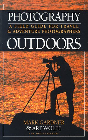 Imagen de archivo de Photography Outdoors : A Field Guide for Travel and Adventure Photographers a la venta por Better World Books: West