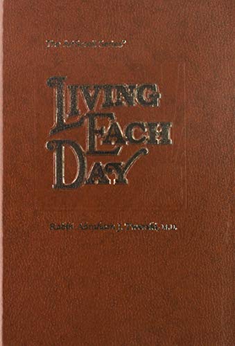 Imagen de archivo de Living Each Day a la venta por GoldenWavesOfBooks