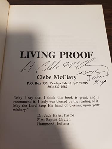 Imagen de archivo de Living Proof: The Exciting Story of Vietnam Hero Lt. Clebe McClary Clebe McClary; Tom Landry and Diane Barker a la venta por Ocean Books