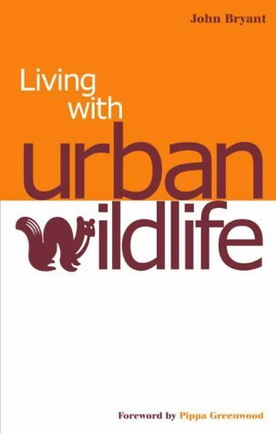 9780900001499: Living with Urban Wildlife