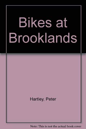 9780900404207: Bikes at Brooklands