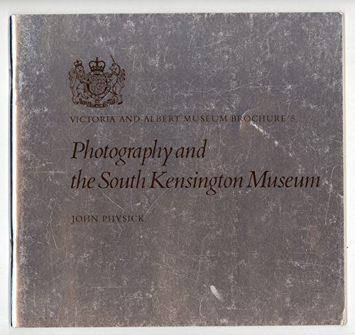 Imagen de archivo de Photography and the South Kensington Museum (Brochures / Victoria and Albert Museum) a la venta por GREENSLEEVES BOOKS