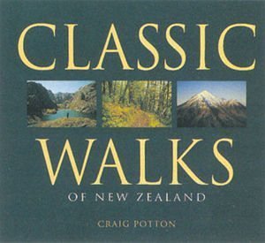Imagen de archivo de Classic Walks of New Zealand a la venta por Sheafe Street Books