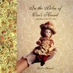 9780912823584: In the Palm of One's Hand: Small Bisque Dolls, 1877-1920