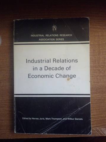 Beispielbild fr Industrial Relations in a Decade of Economic Change (Industrial Relations Research Association Series) zum Verkauf von Robinson Street Books, IOBA