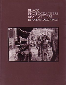 Imagen de archivo de BLACK PHOTOGRAPHERS BEAR WITNESS 100 Years of Social Protest" a la venta por Virginia Martin, aka bookwitch