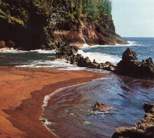 Stock image for Maui the Last Hawaiian Place for sale by Front Cover Books