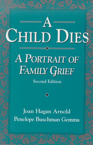 9780914783725: A Child Dies: A Portrait of Family Grief
