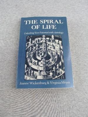 Imagen de archivo de The Spiral of Life: Unlocking Your Potential With Astrology a la venta por Books of the Smoky Mountains