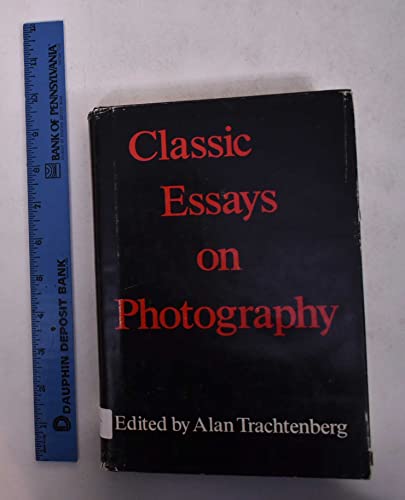 Beispielbild fr Classic Essays on Photography zum Verkauf von Anybook.com