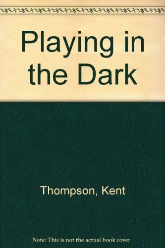 Imagen de archivo de Playing in the Dark a la venta por Daedalus Books