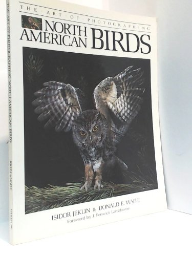 Imagen de archivo de The Art of Photographing North American Birds a la venta por Wonder Book