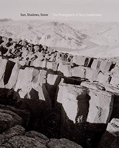 Imagen de archivo de Sun, Shadows, Stone: The Photography of Terry Toedtemeier (Northwest Perspective) a la venta por Half Price Books Inc.