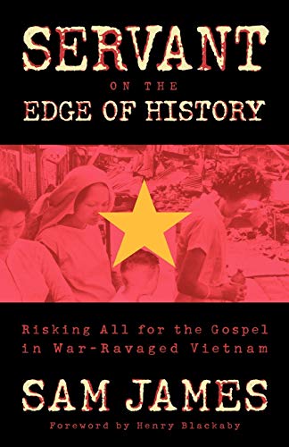 Imagen de archivo de Servant on the Edge of History: Risking All for the Gospel in WarRavaged Vietnam a la venta por RiLaoghaire