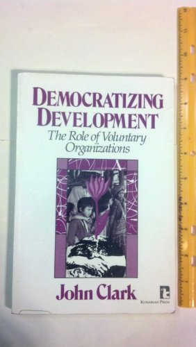 9780931816918: Democratizing Development: The Role of Voluntary Organizations