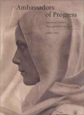 Imagen de archivo de Ambassadors of Progress : American Women Photographers in Paris, 1900-1901 a la venta por Better World Books