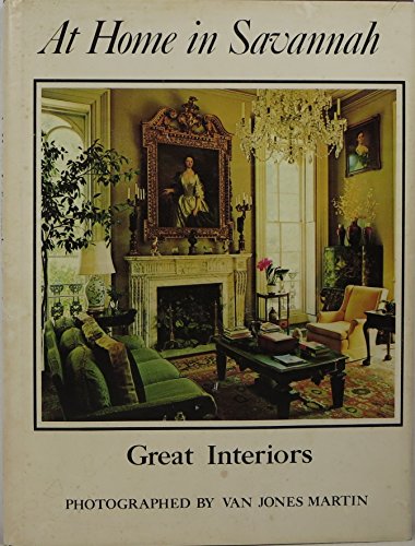 9780932958006: At Home in Savannah: Great Interiors