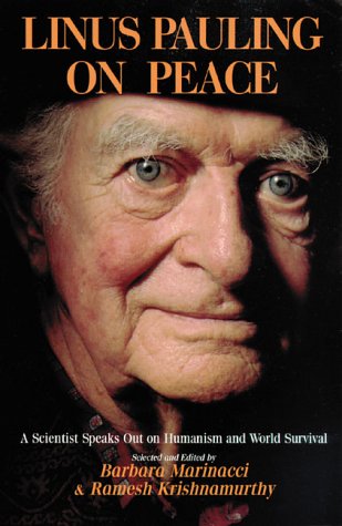 9780933670037: Linus Pauling on Peace: A Scientist Speaks Out on Humanism and World Survival