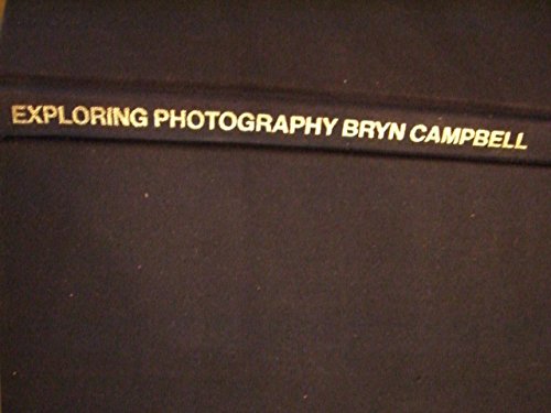 Imagen de archivo de Exploring Photography a la venta por Better World Books