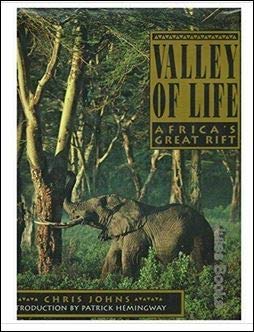 Imagen de archivo de Valley of Life : Africa's Great Rift a la venta por Better World Books: West