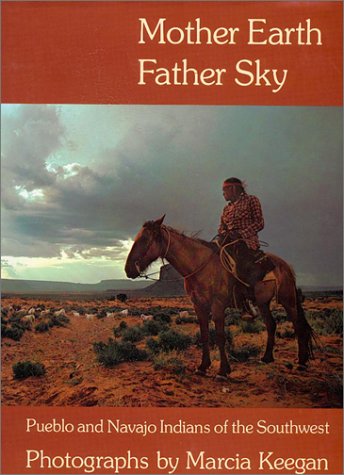 9780940666054: Mother Earth, Father Sky: Pueblo and Navajo Indians of the Southwest