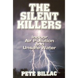 Imagen de archivo de The Silent Killers : Indoor Air Pollution and Unsafe Water a la venta por Better World Books