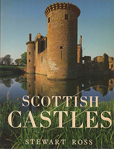 Imagen de archivo de Scottish Castles a la venta por WorldofBooks
