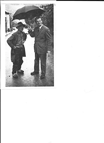 Imagen de archivo de SIGNOR ROY A British Pioneer of the Co-operative Movement in Italy a la venta por WorldofBooks