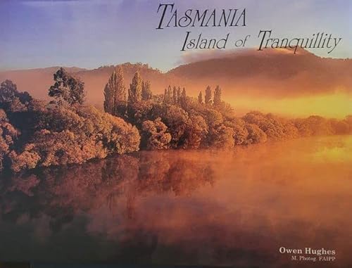 Imagen de archivo de Tasmania Island of Tranquility a la venta por AwesomeBooks