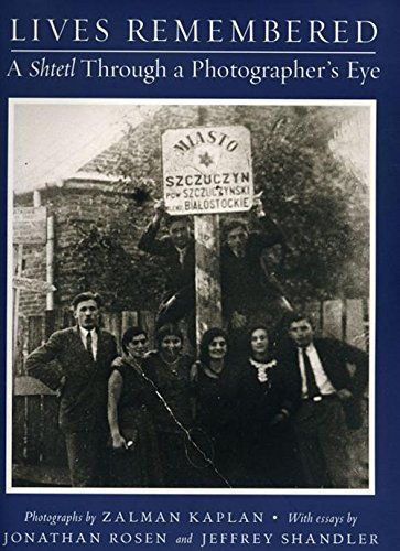 Beispielbild fr Lives Remembered: A Shtetl Through a Photographers' Eye zum Verkauf von Front Cover Books