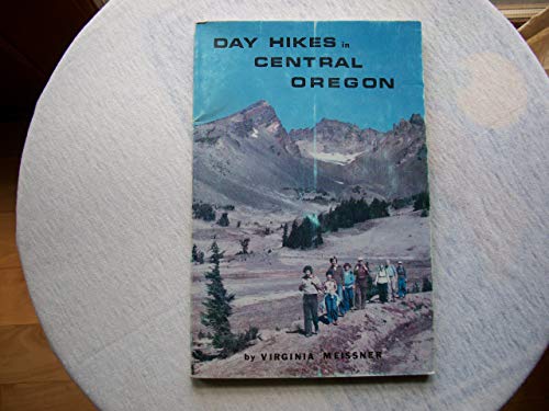 Stock image for Day Hikes in Central Oregon for sale by Wonder Book