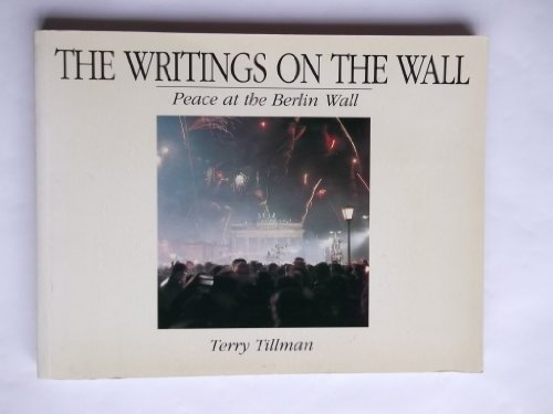 Imagen de archivo de The Writings on the Wall: Peace at the Berlin Wall a la venta por SecondSale