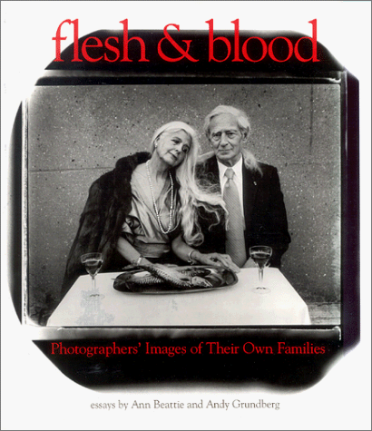 Imagen de archivo de Flesh and Blood : Photographers' Images of Their Own Families a la venta por Better World Books