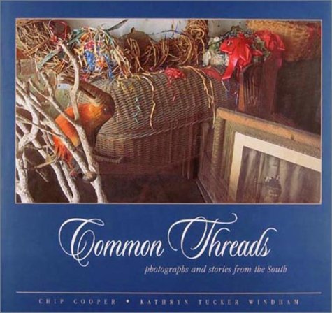 Beispielbild fr Common Threads: Photographs and Stories From The South (no) zum Verkauf von ThriftBooks-Atlanta