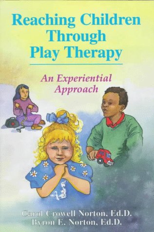 Reaching Children Through Play Therapy: An Experiential Approach - Norton, Carol Crowell; Norton, Byron E.
