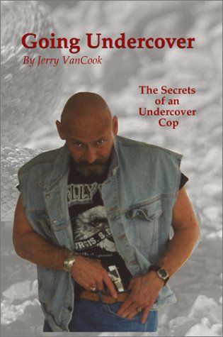 Imagen de archivo de Going Undercover a la venta por Hoosac River Books