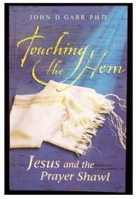 Imagen de archivo de Touching the Hem Jesus and the Prayer Shawl a la venta por Wonder Book
